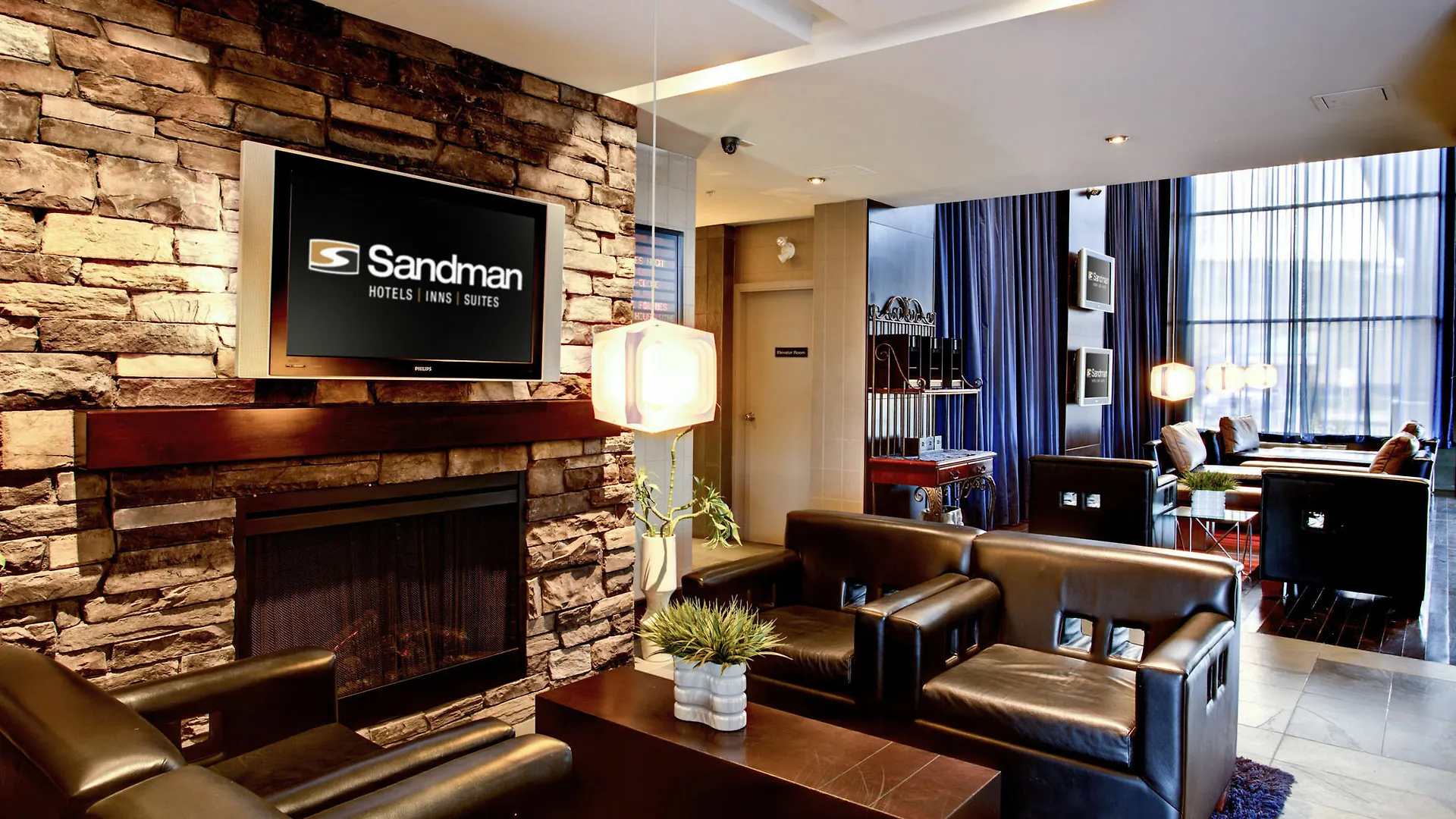 ***  Sandman Hotel & Suites Calgary West Canada